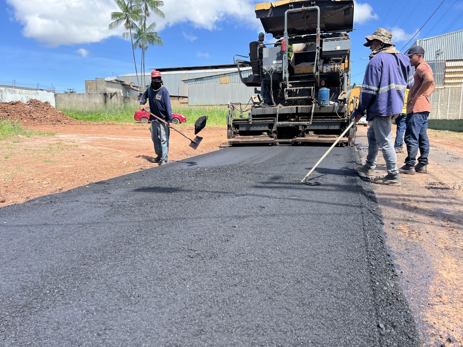 Rua Argentina recebeu novo pavimento asfáltico, melhorando significativamente as condições da via
